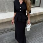 Juodas elegantiškas dviejų dalių kostiumėlis su ilgu sijonu