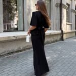 Juodas elegantiškas dviejų dalių kostiumėlis su ilgu sijonu
