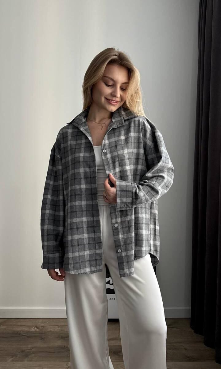 Oversize pilki languoti marškiniai